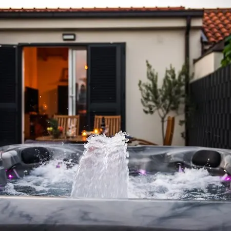 Tiny House With Jacuzzi Baraka 度假居
